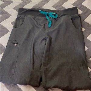 Figs Kade scrub bottoms